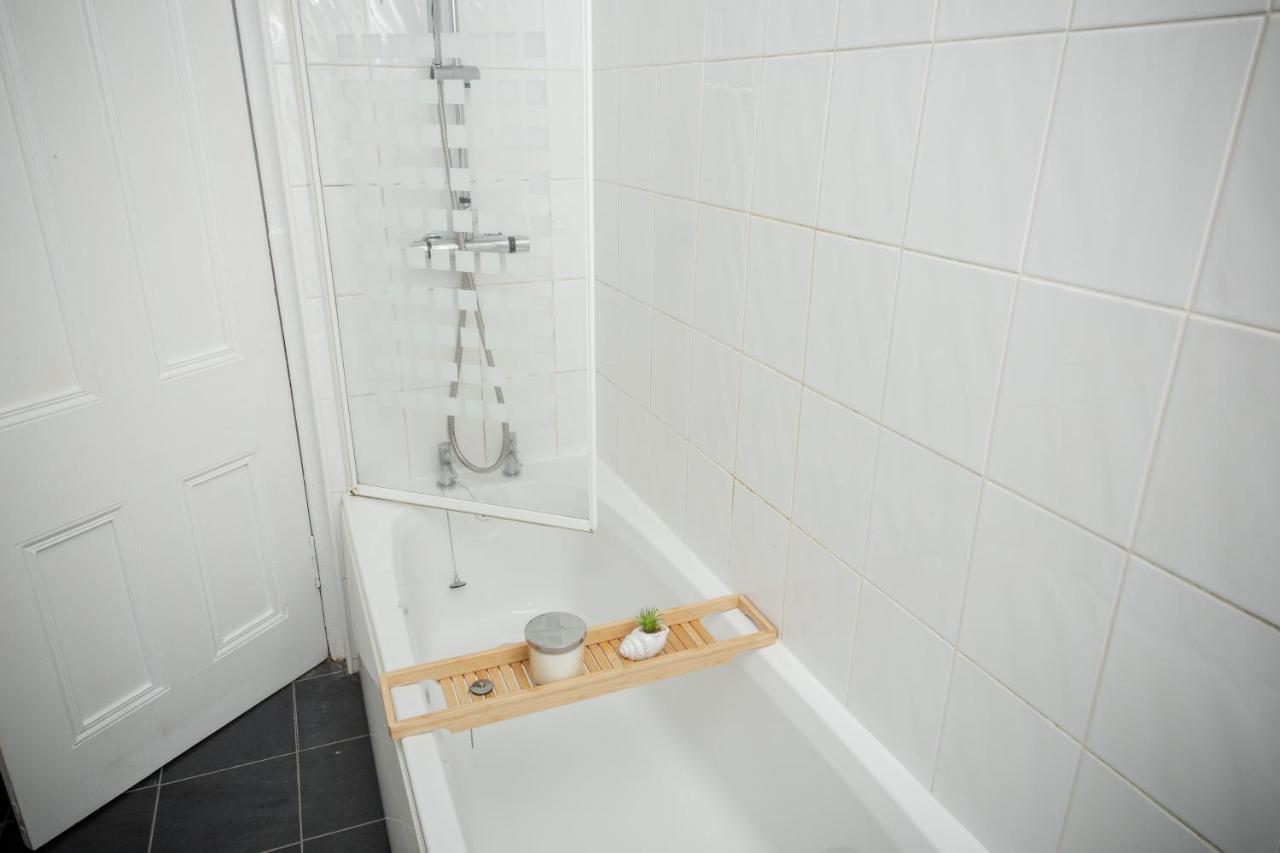 Bonhill Getaway Apartment Dumbarton Exterior photo